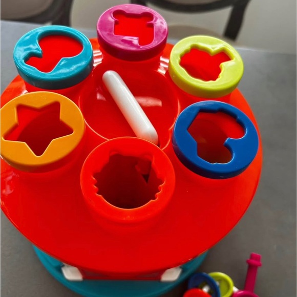 Battat Colorful Shape Sorting Toy House - Picture 2 of 4